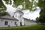 Skrzydło zachodnie w parku radziwiłłowskim